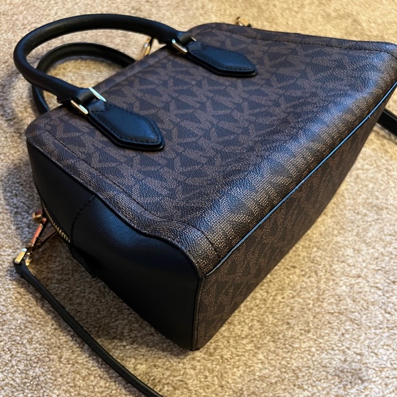 Like New Michael Kors Satchel - Picture 7 of 16